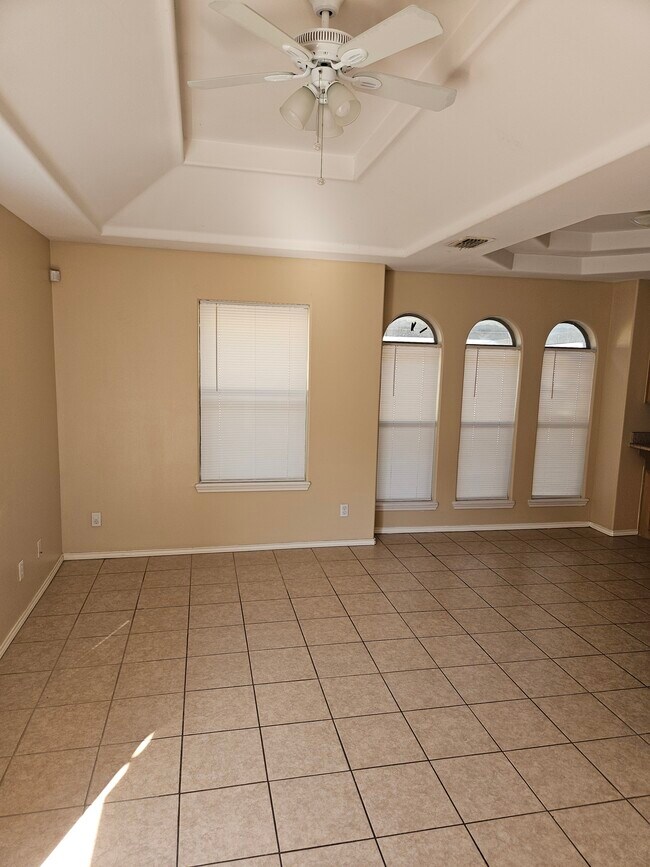 Building Photo - 904 S Palm Dr