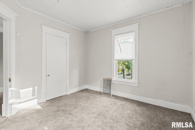 Building Photo - 1301 W Parkside Dr