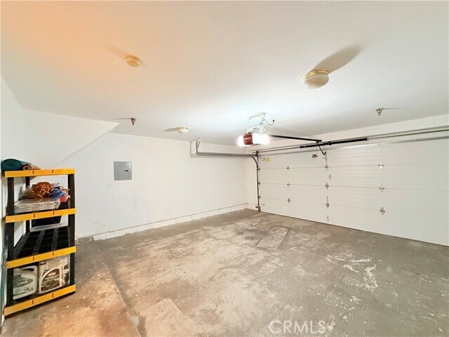 Building Photo - 319 W Duarte Rd