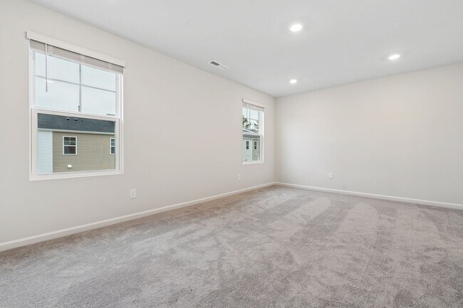 Building Photo - Available Now! New Construction - 3 Bedroo...