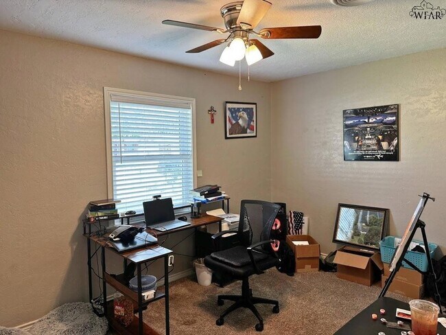 Building Photo - 5012 Lakefront Dr