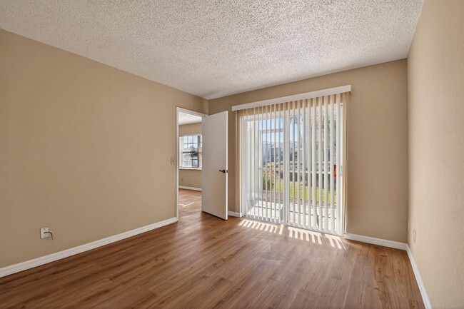 Building Photo - 1620 SE Green Acres Cir