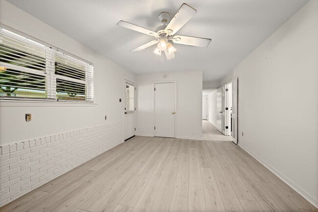 Building Photo - 8955 Alma Dr