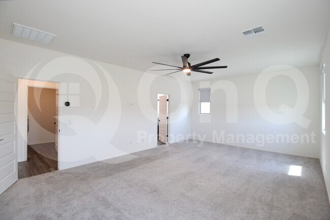 Building Photo - 9320 S 30th Ln