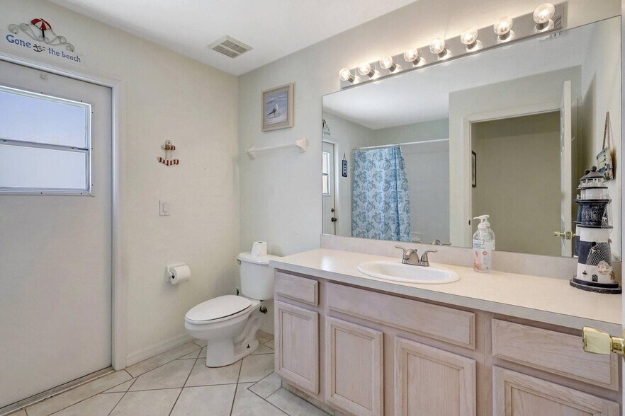 Building Photo - 4805 Bookelia Cir