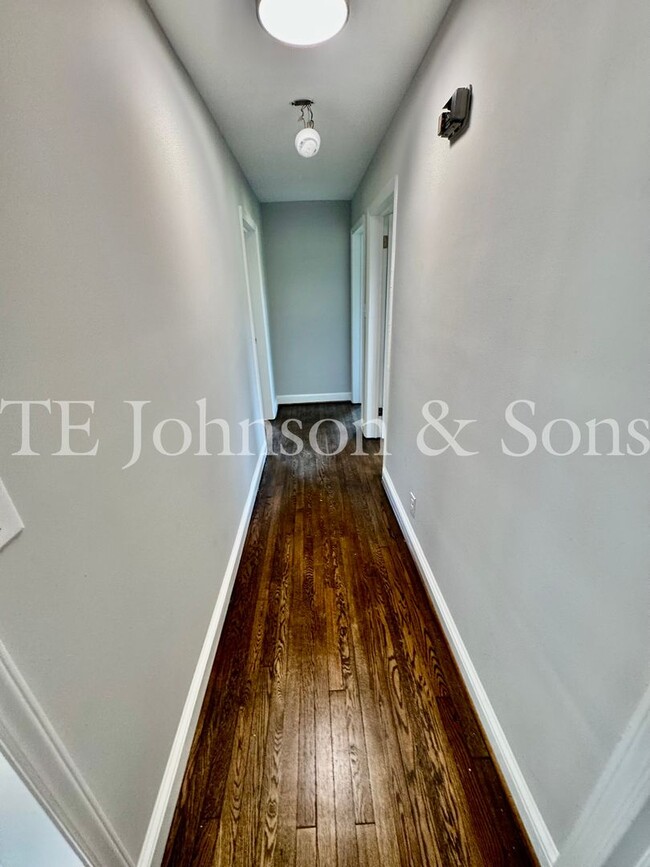 Building Photo - Charming 3-Bed Home Near Downtown Winston-...