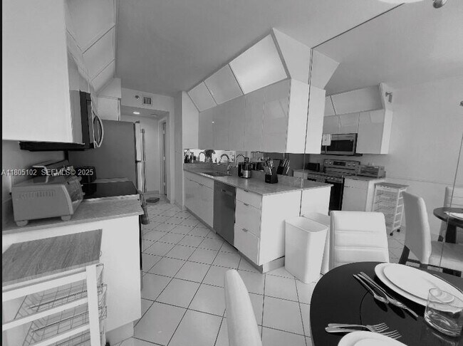 Building Photo - 1000 W Island Blvd