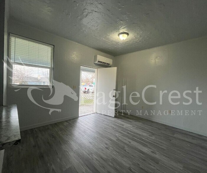 Building Photo - SKYWAY