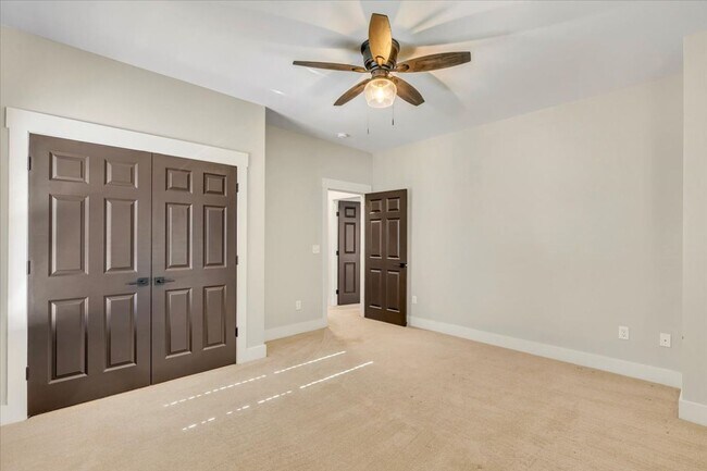 Building Photo - Downtown 4 bedroom home