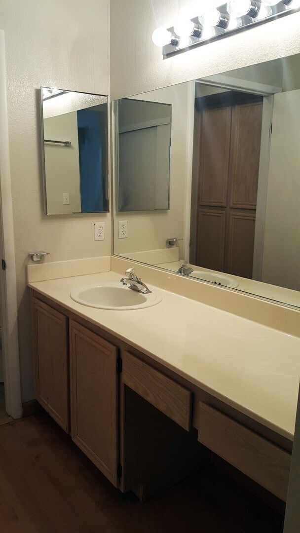 Building Photo - Three Bedroom Southwest Condo, Tile, Ground Floor