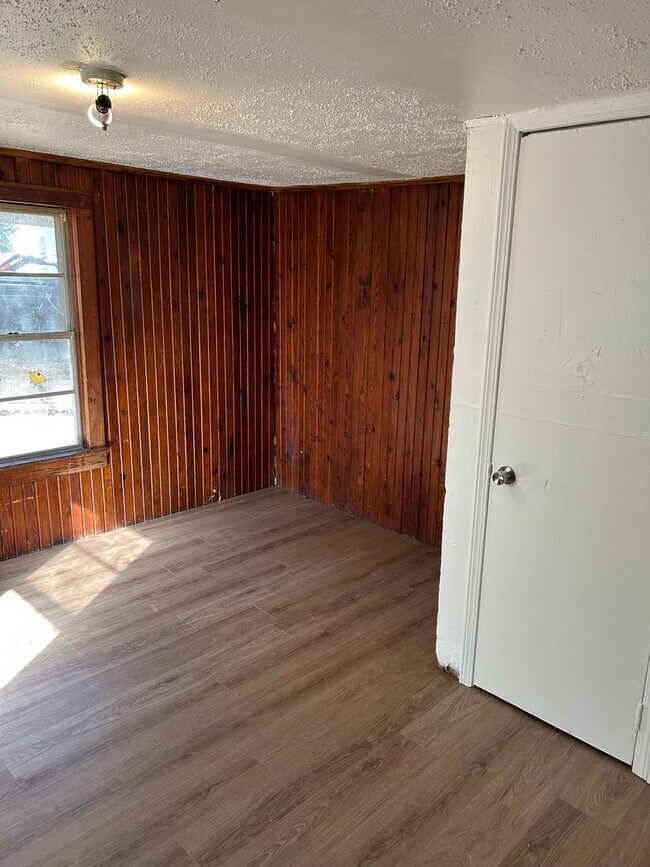 Building Photo - 1,000.00 MOVE-IN-SPECIAL