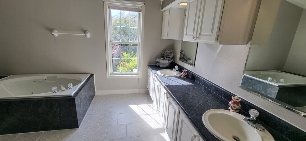 Building Photo - 338 Hicks Farm Rd