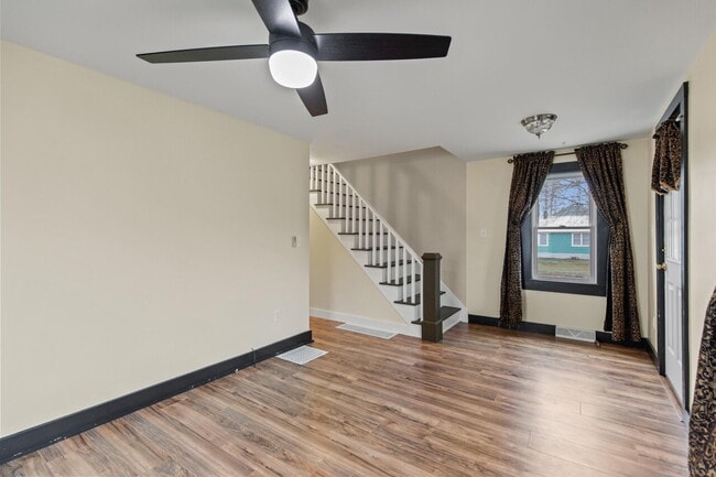 Building Photo - Spacious 3-Bed/1.5-Bath Home with Classic ...