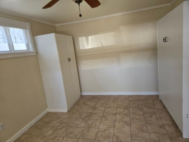 Building Photo - 1 bedroom apartment-steps from the beach