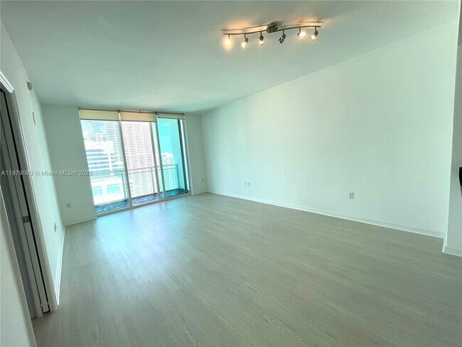 Building Photo - 950 Brickell Bay Dr