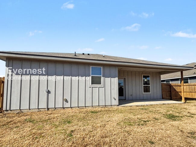 Building Photo - 702 Freedom Cir