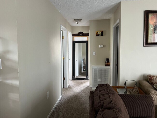 Building Photo - 3 bedroom fully furnished apt