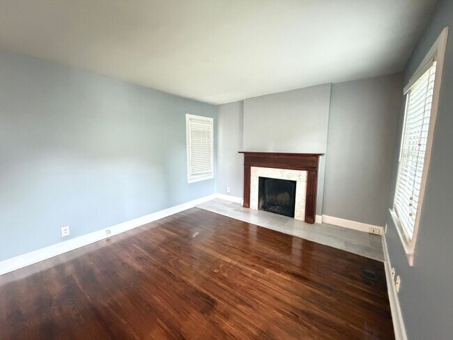 Building Photo - 3 Bedroom Home With A  Basement And Large Back Yard