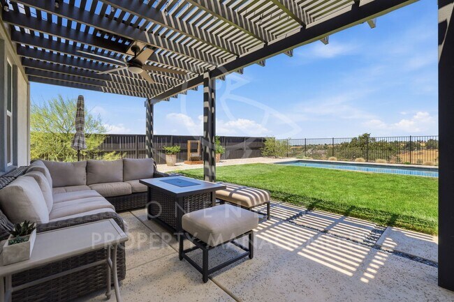 Building Photo - 2532 Eastridge Dr