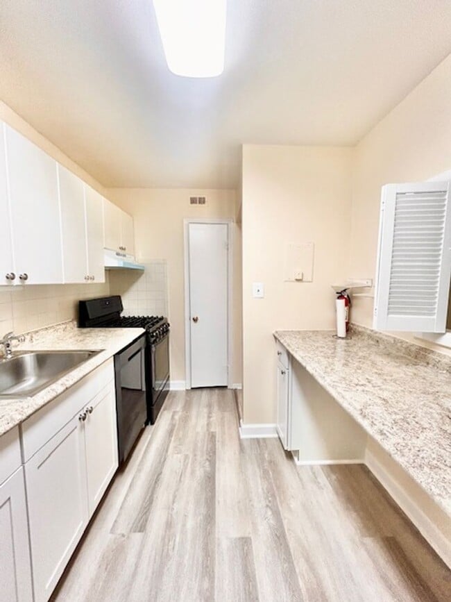 Building Photo - Cozy Oasis in Rockville!