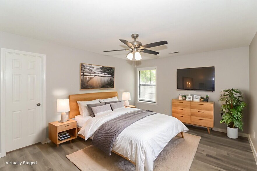 Building Photo - 5996 Lawnhill Dr