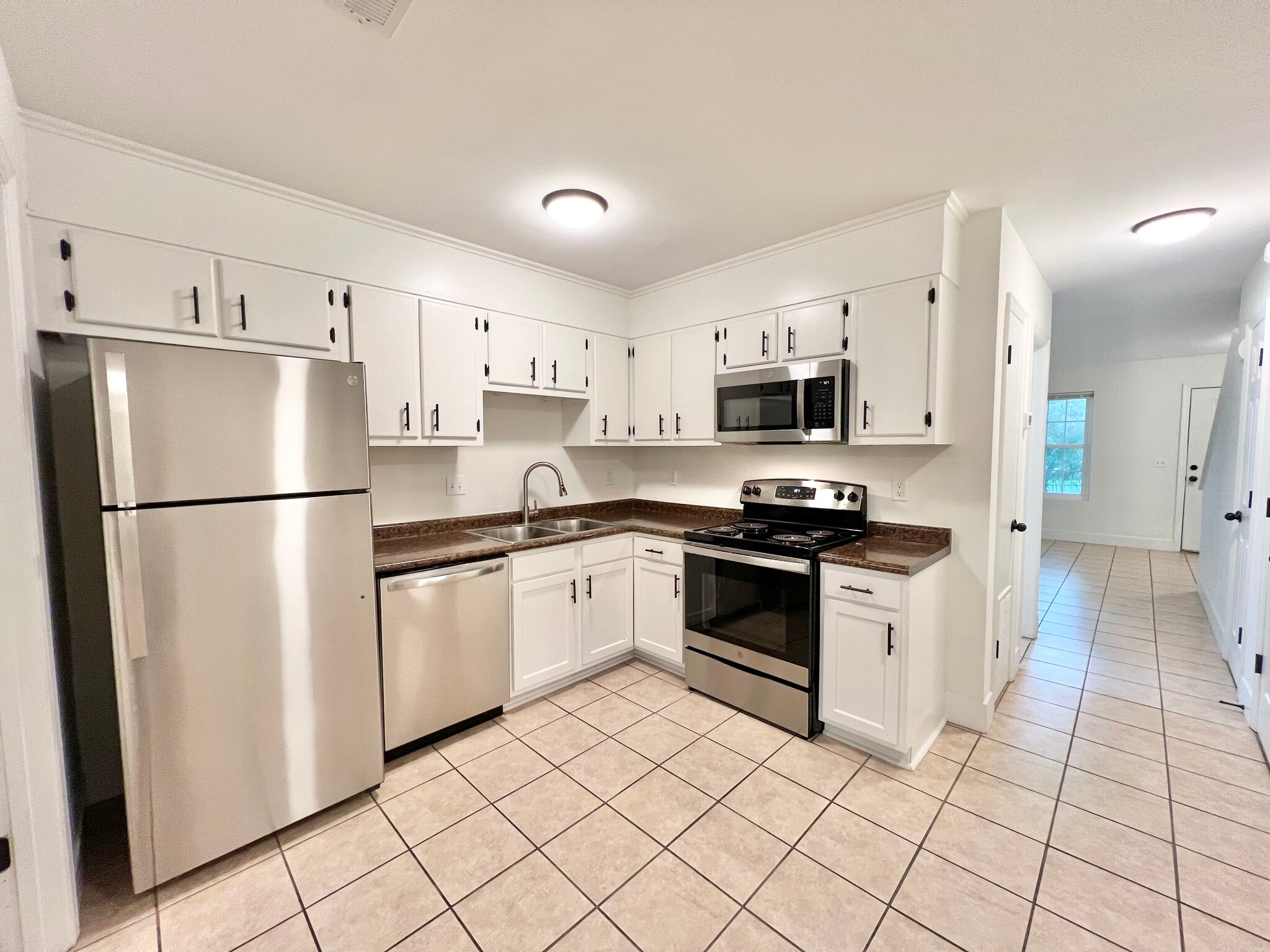 Kitchen/Dining - 272 Fleming Rd