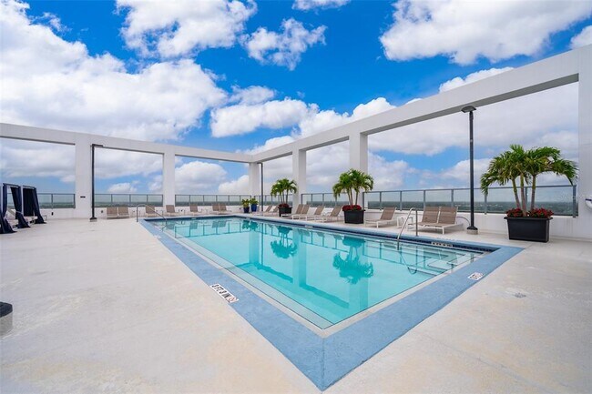 Building Photo - 260 S Osceola Ave