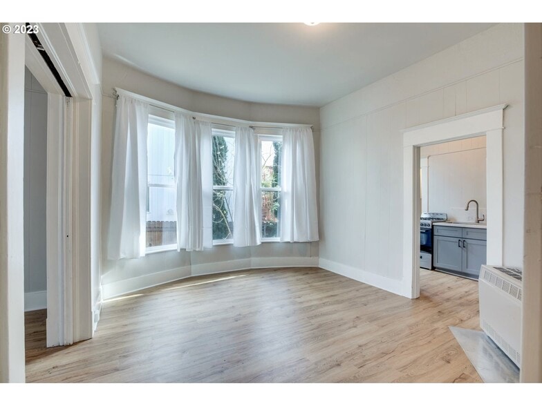Living Room - 9426 N Edison St