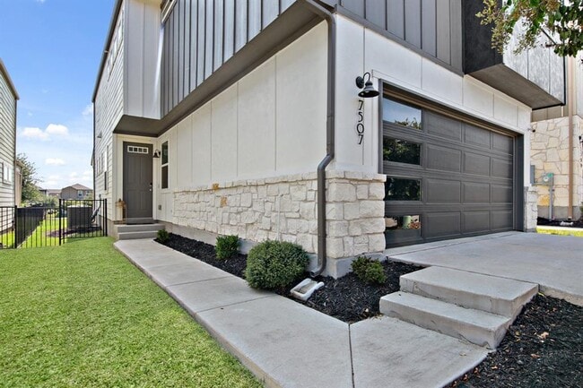 Building Photo - 7507 Grand Linden Wy