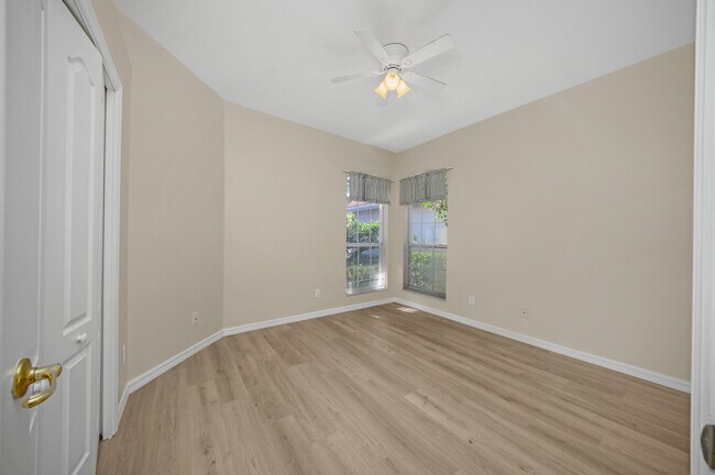 Building Photo - 2056 Crestview Way