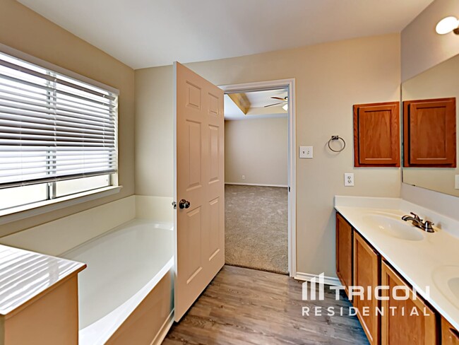 Building Photo - 1027 Creek Knoll