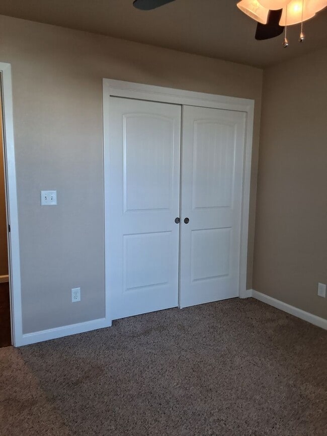 Building Photo - 2204 Estes Rd