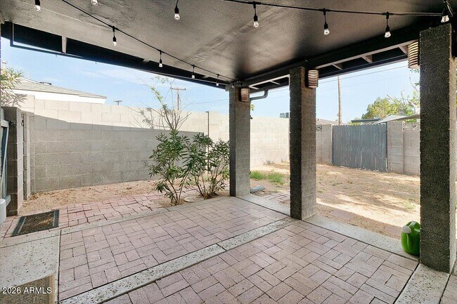 Building Photo - 1118 E Laguna Dr