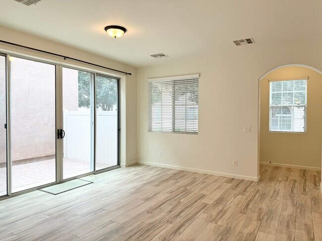 Building Photo - 3954 E Leslie Dr