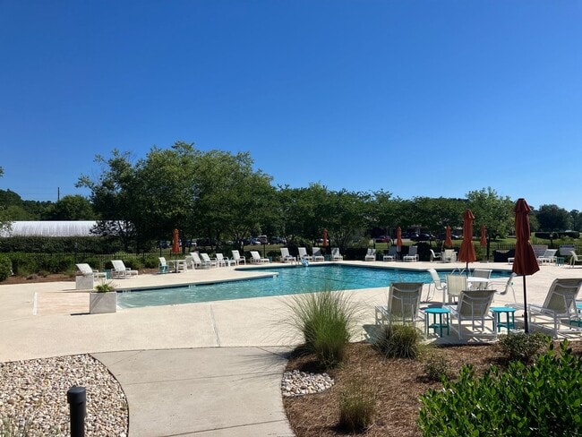 Building Photo - 395 S Crow Creek Dr