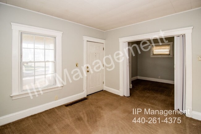 Building Photo - 9903 Sladden Ave