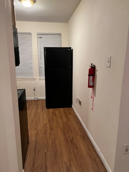 Building Photo - 320 Walnut St