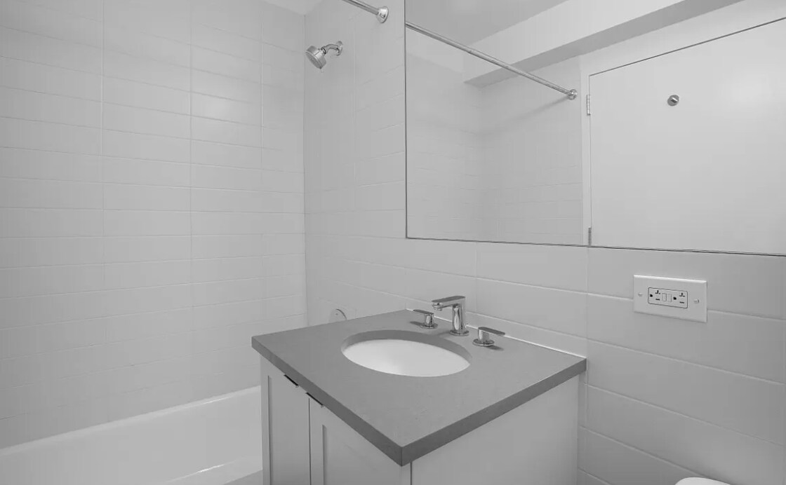 Building Photo - 421 W 50th St