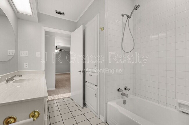 Building Photo - 1308 White River Dr