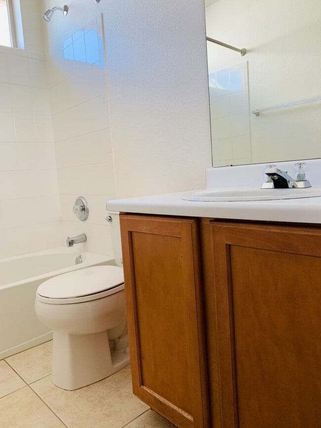 Building Photo - Beautiful Home In Rancho Sahuarita Located...