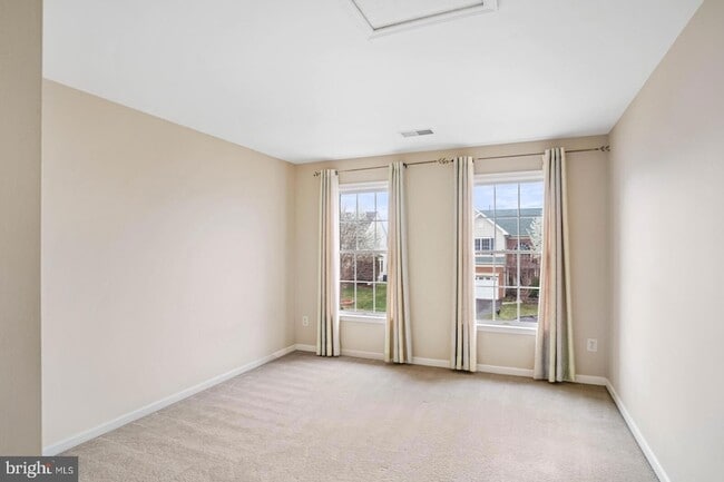 Building Photo - 43513 Lucketts Bridge Cir