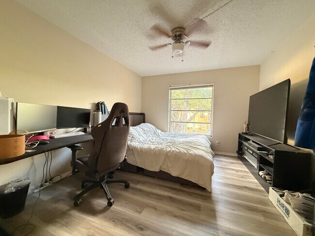 Building Photo - 460 NW 20th St