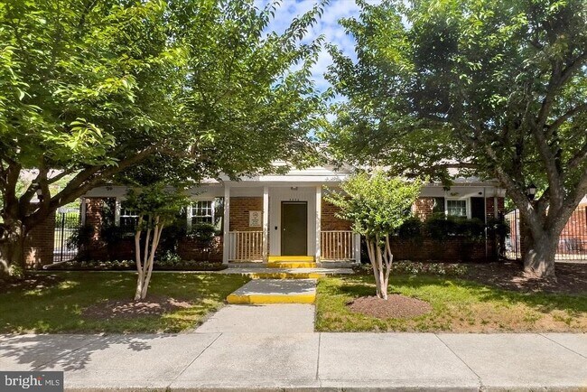 Building Photo - 8123 Kingsway Ct