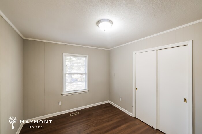 Building Photo - 5207 Pinedale Dr