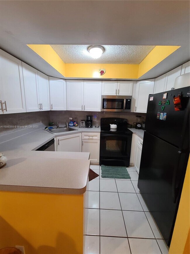 Building Photo - 3975 Village Dr