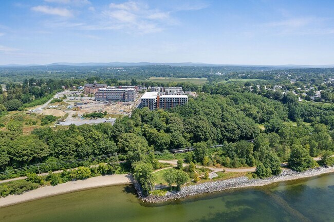 Building Photo - Upscale 1BR Apt in Burlington - 5th Floor ...