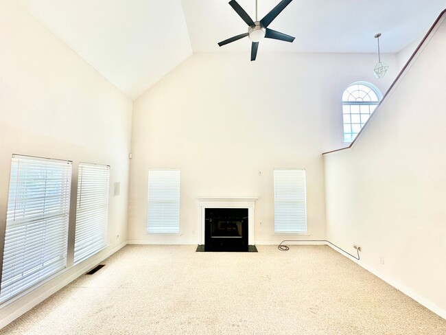 Building Photo - 3639 Hamilton Rd