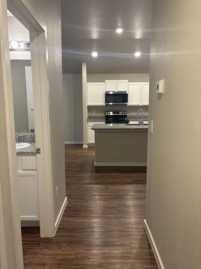 Building Photo - Half off the 1st month's rent!!