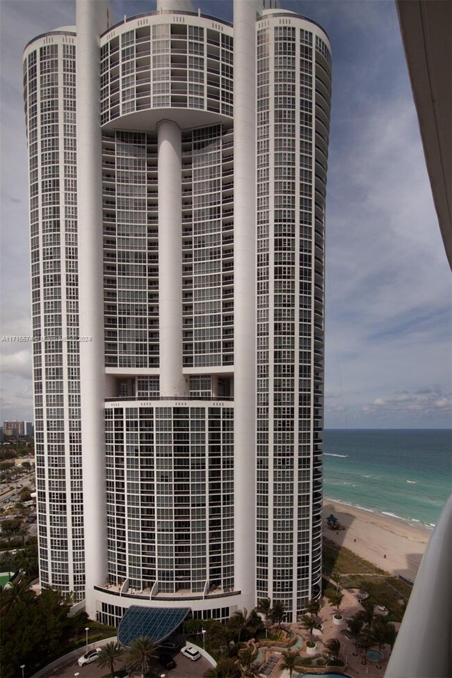 Building Photo - 18101 Collins Ave