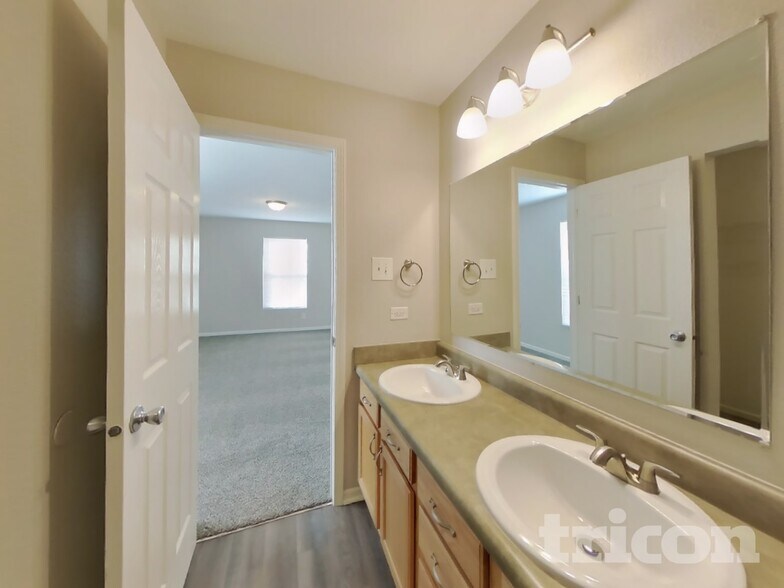 Building Photo - 10864 Grace Dr